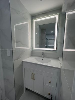 Bathroom, Interior, Marble Walls, Recessed Lighting