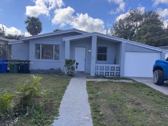 Attached, Exterior, Facade, Ranch