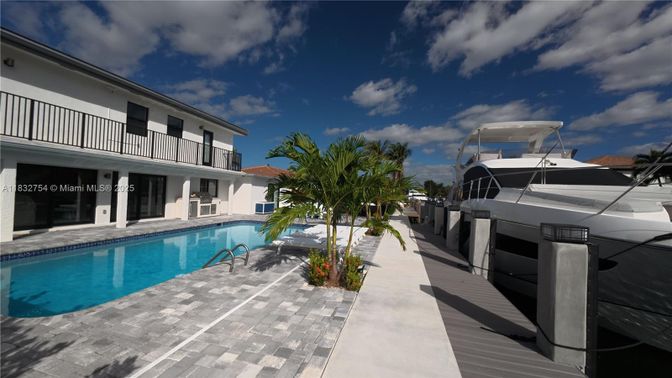 Exterior, Pool