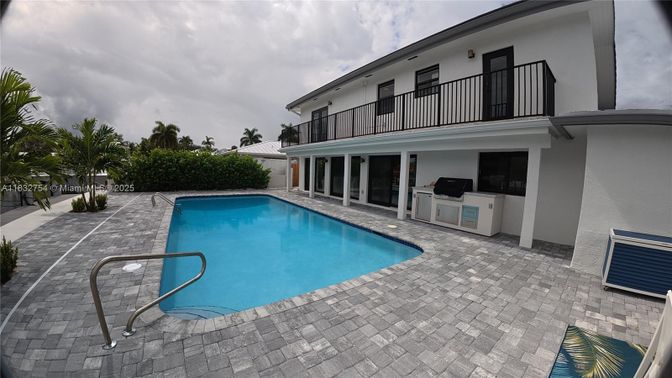 Exterior, Pool