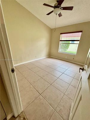 Empty room, Interior