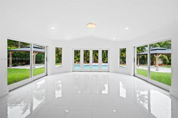 Empty room, Interior, Recessed Lighting