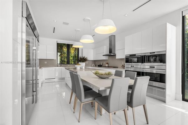 Dining room, Interior, Kitchen, Pendant Lights, Recessed Lighting, Stainless Steel Appliances