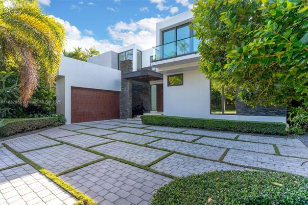 Attached, Exterior, Facade, Modern