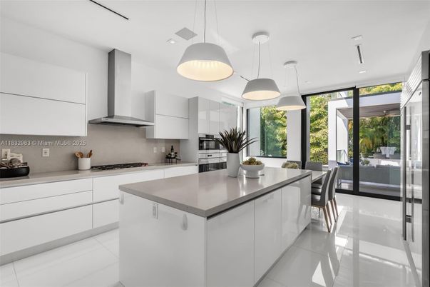 Dining room, Interior, Kitchen, Pendant Lights, Recessed Lighting, Stainless Steel Appliances
