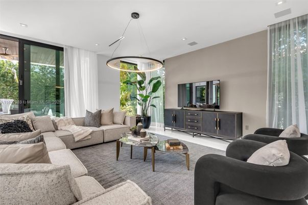 Interior, Living room, Pendant Lights, Recessed Lighting