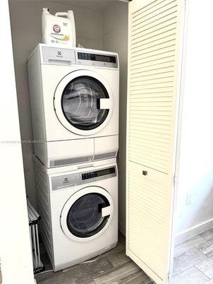 Interior, Utility Closets, Washer, Wood Texture Flooring