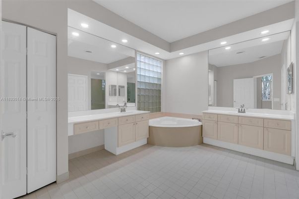 Bathroom, Dual Sink Vanities, Interior, Recessed Lighting