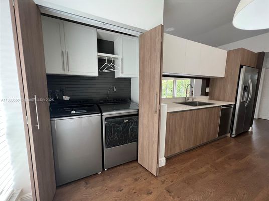 Interior, Kitchen, Washer, Wood Texture Flooring