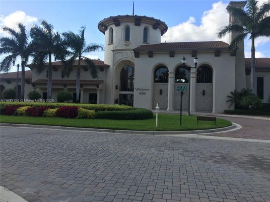 Exterior, Facade, Mediterranean