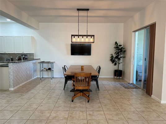 Dining room, Interior, Pendant Lights, Recessed Lighting
