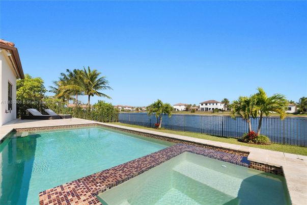 Exterior, Pool, Water