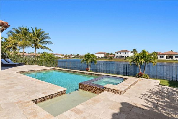 Exterior, Pool, Water