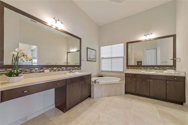 Bathroom, Dual Sink Vanities, Interior