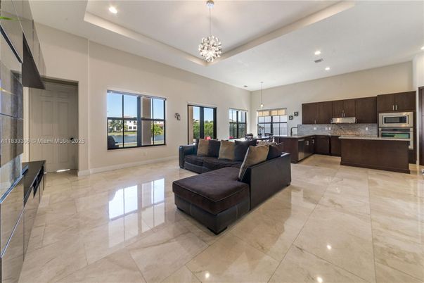 Chandelier, Interior, Kitchen, Living room, Pendant Lights, Recessed Lighting, Stainless Steel Appliances