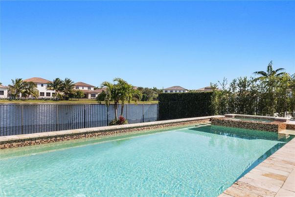 Exterior, Pool, Water