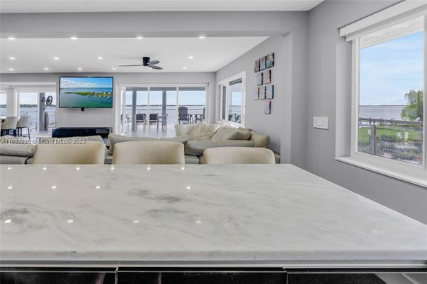 Bedroom, Interior, Living room, Recessed Lighting, Water