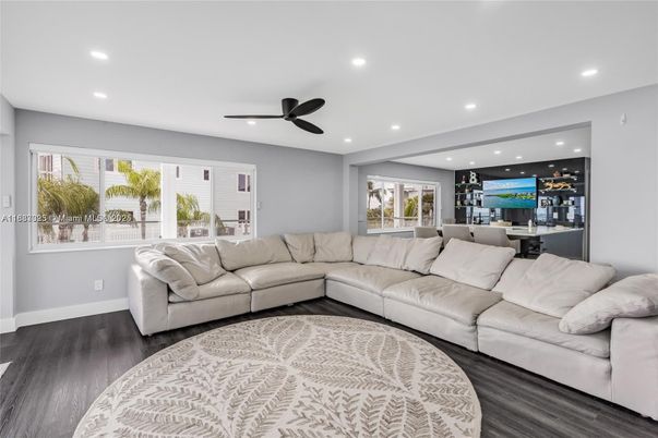 Interior, Living room, Recessed Lighting, Wood Texture Flooring
