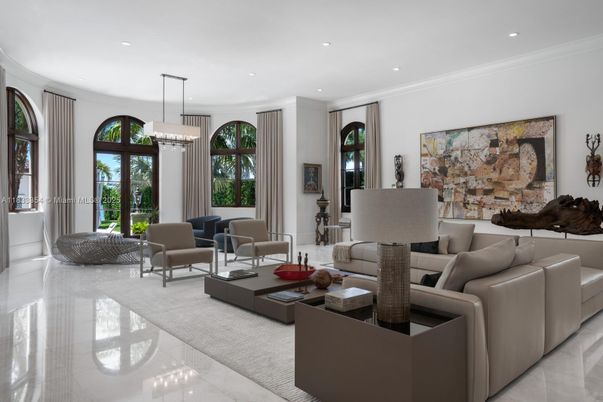 Interior, Living room, Pendant Lights, Piano, Recessed Lighting