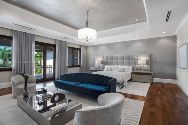 Bedroom, Interior, Living room, Recessed Lighting, Wood Texture Flooring