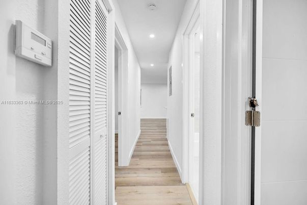 Interior, Recessed Lighting, Wood Texture Flooring
