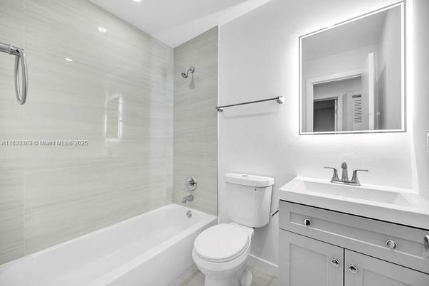 Bathroom, Interior, Recessed Lighting