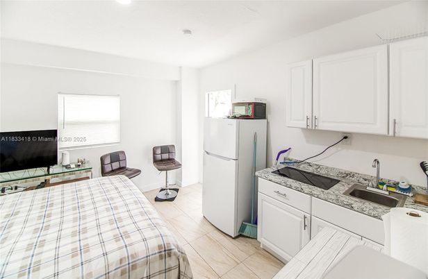 Bedroom, Interior, Kitchen, Recessed Lighting, Tile Countertops
