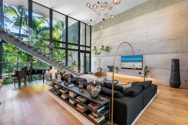 Interior, Living room, Pendant Lights, Piano, Wood Texture Flooring