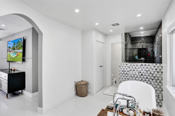 Bathroom, Interior, Marble, Recessed Lighting