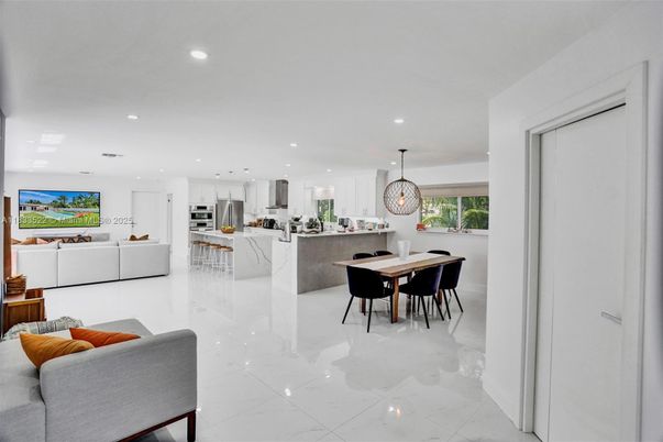 Dining room, Interior, Kitchen, Living room, Pendant Lights, Recessed Lighting, Stainless Steel Appliances
