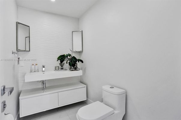 Bathroom, Interior, Recessed Lighting