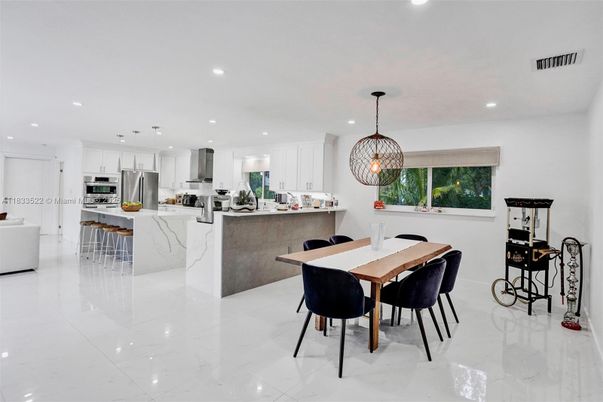 Dining room, Interior, Kitchen, Pendant Lights, Recessed Lighting, Stainless Steel Appliances