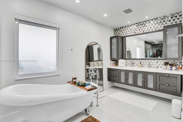 Bathroom, Dual Sink Vanities, Free Standing Baths, Interior, Recessed Lighting
