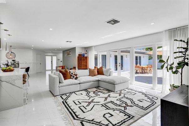 Dining room, Interior, Living room, Marble, Pendant Lights, Recessed Lighting