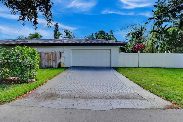 Detached Garage, Exterior