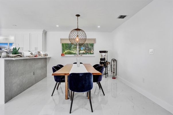 Dining room, Interior, Kitchen, Marble, Pendant Lights, Recessed Lighting