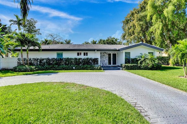 Backyard, Exterior, Facade, Ranch