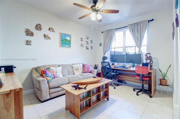 Home Office, Interior