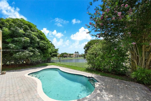 Exterior, Pool, Water