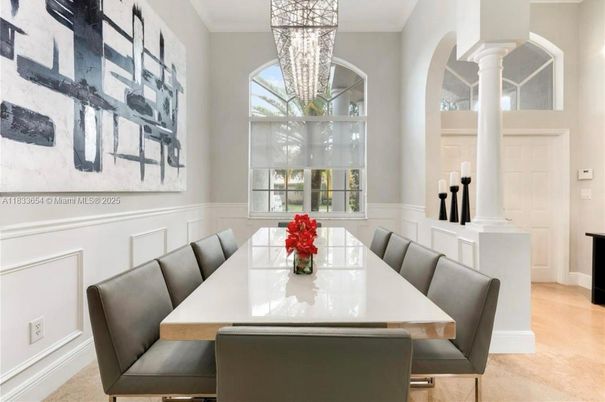 Chandelier, Dining room, Interior
