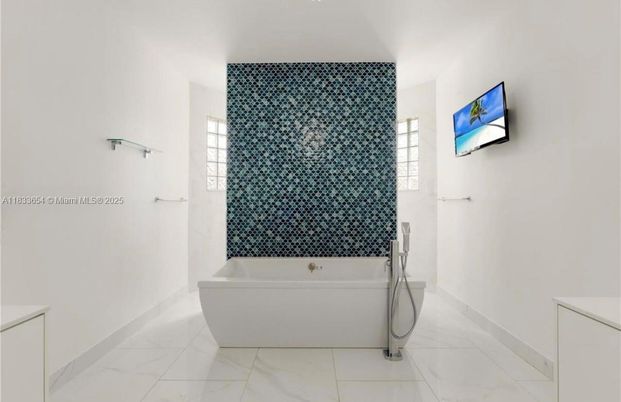 Bathroom, Free Standing Baths, Interior, Marble