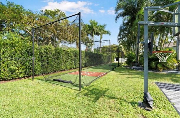 Exterior, Tennis Courts