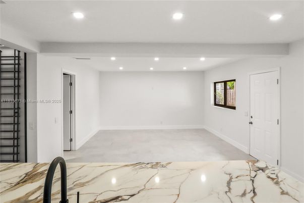 Empty room, Interior, Marble, Recessed Lighting