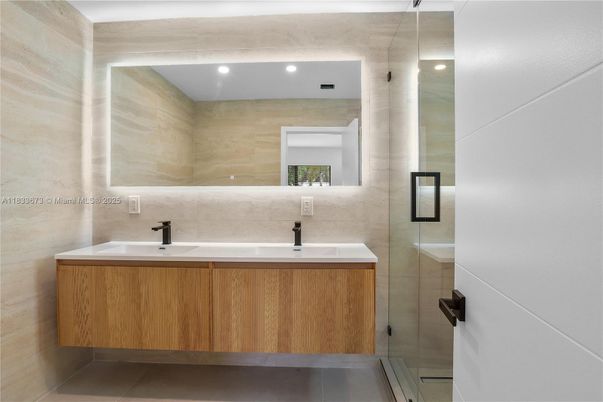 Bathroom, Interior, Recessed Lighting