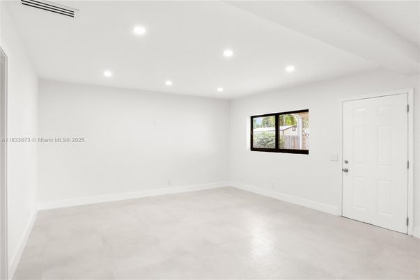 Empty room, Interior, Recessed Lighting