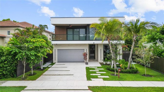 Attached, Exterior, Facade, Modern