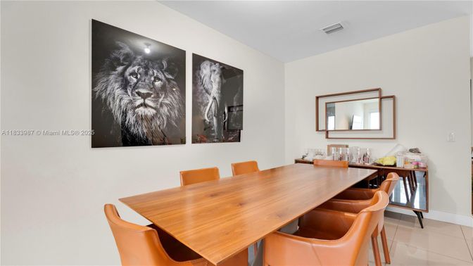 Dining room, Interior