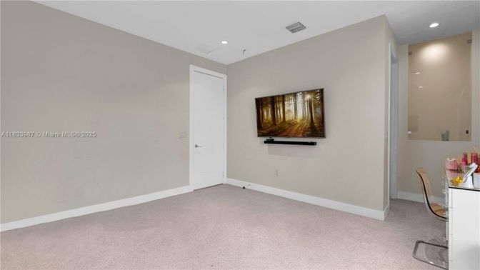 Empty room, Interior, Recessed Lighting