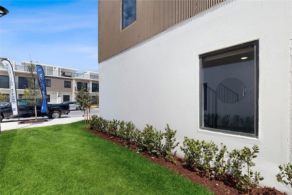 Attached, Exterior, Facade, Modern