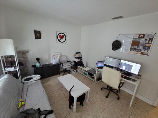 Home Office, Interior